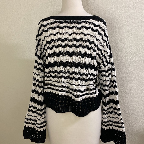 Zara Knit Flare Sleeve Sweater‎ - Picture 3 of 3